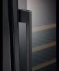 Preview: AEG AWUS052B5B 5000 Weintemperierschrank, 59,5 cm breit, 52 Standardweinflaschen, 6 Holzablagen, schwarz