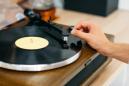 Preview: Plattenspieler mit 4 eingebauten Lautsprechern und Bluetooth-Empfang Wood