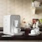 Preview: Smeg BCC11WHMEU Kompakt-Kaffeevollautomat, 1350W, 8 Funktionen, 1,4 l Wassertank, Weißmatt/silber