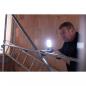 Preview: Klemmbarer LED Arbeitsstrahler 1050 MA (Akku LED Arbeitsleuchte 10W, 950lm, IP65, 12h Leuchtdauer, Engineered in Germany)