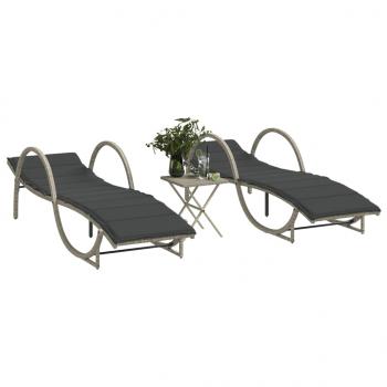 ARDEBO.de - Sonnenliegen 2 Stk. mit Tisch Hellgrau Poly Rattan