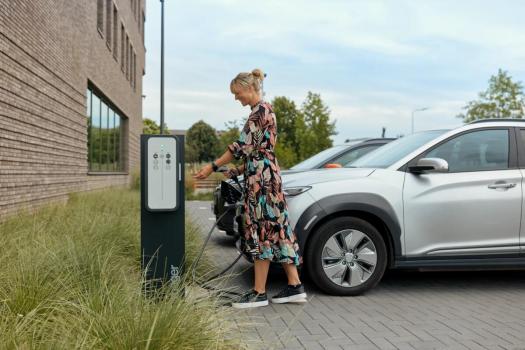 Hager XEV1R22T2ER witty share Ladestation, Wallbox, 22kW, OCPP für Lastmanagement, RFID, Ladesteckdose Typ 2, MID Eichrecht, weiß