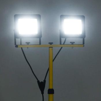 LED-Fluter mit Stativ 2x100 W Kaltweiß