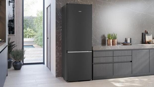 Siemens KG49N4XAF iQ500 Stand Kühl-Gefrierkombination, 70 cm breit, 440 L, Total noFrost, hyperFresh 0°C, Individuelle Temperaturregelung, bottleRack, Gebürsteter schwarzer Stahl AntiFingerprint