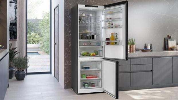 Siemens KG49N4XAF iQ500 Stand Kühl-Gefrierkombination, 70 cm breit, 440 L, Total noFrost, hyperFresh 0°C, Individuelle Temperaturregelung, bottleRack, Gebürsteter schwarzer Stahl AntiFingerprint