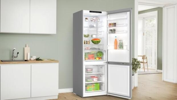 Bosch KGN492IAF Serie 4 Stand Kühl-Gefrierkombination, 70 cm breit, 440 L, Total No Frost, XXL-Fassungsvermögen, Individuelle Temperaturregelung, Super Kühlen, Gebürsteter Stahl AntiFingerprint