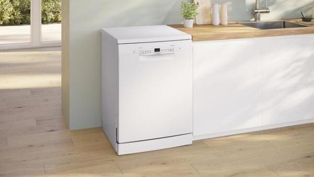 Bosch SMS2ITW09E Serie 2 Standgeschirrspüler, 60 cm breit, 13 Maßgedecke, AquaStop, VoiceControl, EcoSilence Drive, Silence on demand, weiß