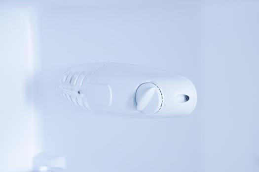 PKM GK255DW Stand Kühl-Gefrierkombination, 54,5 cm breit, 206 L, regelbares Thermostat, weiß