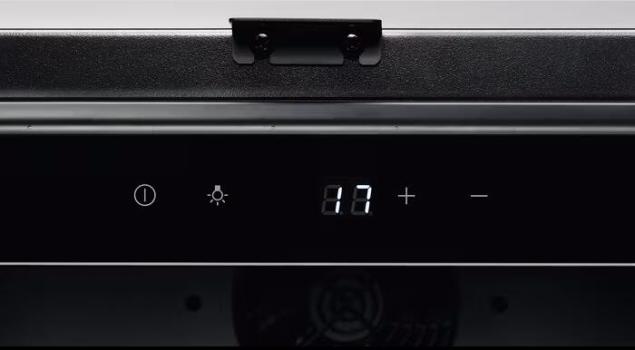 AEG AWUS052B5B 5000 Weintemperierschrank, 59,5 cm breit, 52 Standardweinflaschen, 6 Holzablagen, schwarz