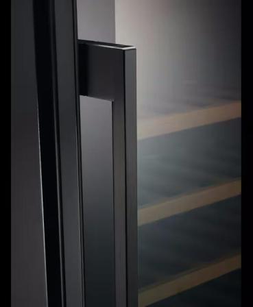 AEG AWUS052B5B 5000 Weintemperierschrank, 59,5 cm breit, 52 Standardweinflaschen, 6 Holzablagen, schwarz