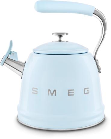 ARDEBO.de Smeg WKF01PB 50"s Style, Wasserkessel, 2,3 l Fassungsvermögen, für alle Herdarten inkl. Induktion, autom. öffnende Pfeife, leicht aufklappbarer Ausguss, pastellblau