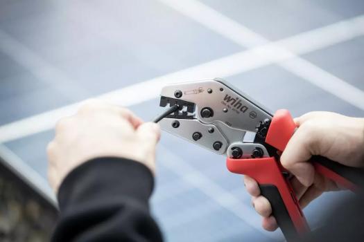 Wiha Z62101006SB Crimpwerkzeug für MC4-Verbinder, 2,5-6 mm², schwarz/rot (45796)