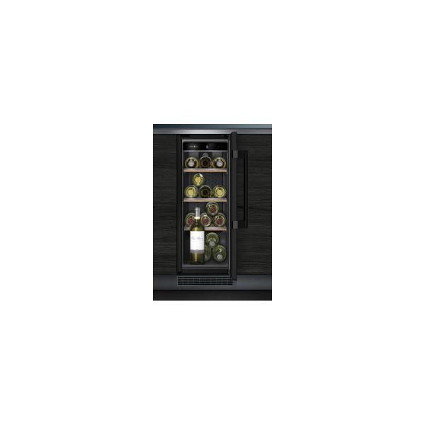 Siemens KU20WVHF0 IQ500 Weinlagerschrank, 30cm breit, 21 Standartweinflaschen, Glastür mit UV Schutz, Beleuchtung, Temperatur regelbar, Flaschenborde aus Eiche, schwarz