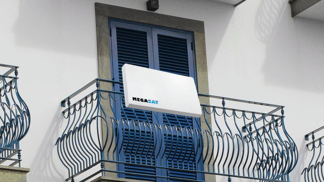 Megasat Flachantenne D4 Profi-Line, SAT, inkl. Quad LNB, weiß (200212)