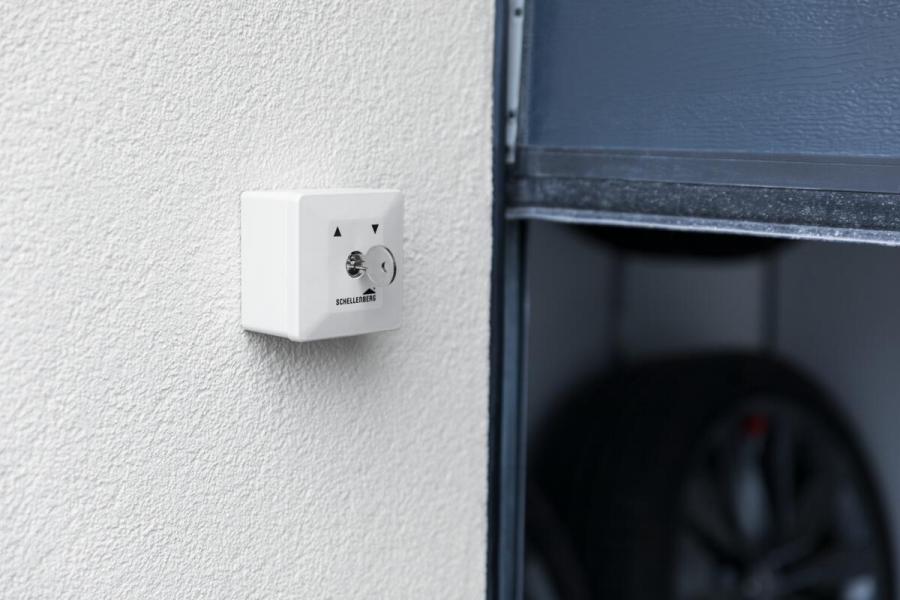 Schellenberg Schlüsselschalter Aufputz zur Steuerung von elektrischen Garagen-, Außen- und Drehtorantrieben, weiß (25101)