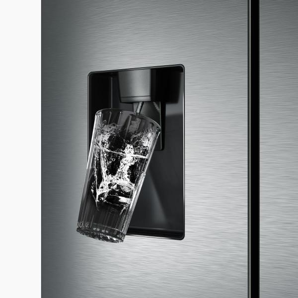 Hisense RF632N4WIE Side-by-Side Kombination, 70cm breit, 485L, NoFrost, CrispZone, Wasserspender, Wassertank, Eiswürfelbehälter, SuperCool, Edelstahloptik