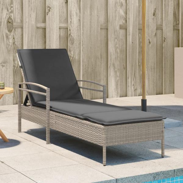 ARDEBO.de - Sonnenliege mit Auflage Hellgrau 63x200x81 cm Poly Rattan