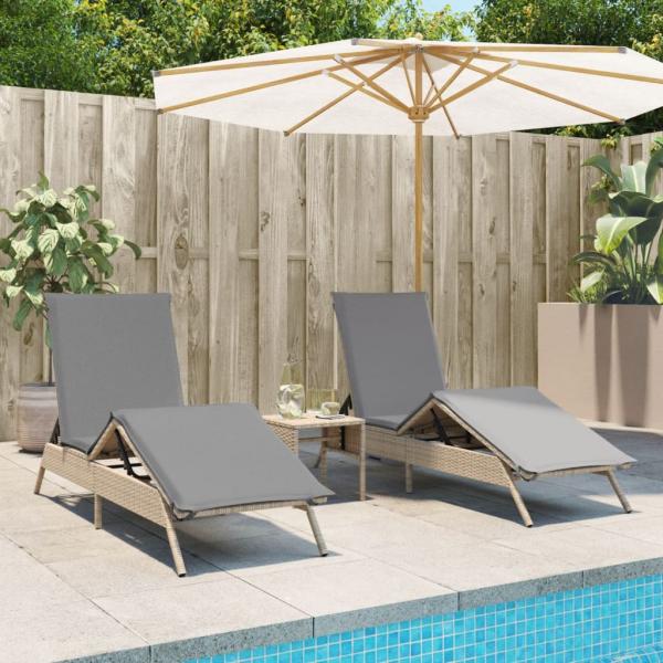 ARDEBO.de - Sonnenliegen 2 Stk. mit Tisch Beige Poly Rattan