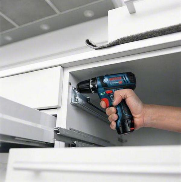 Bosch GSR 12V-15 Professional Akku-Bohrschrauber (0601868109), 2x Akku 2,0 Ah, 12 V, inkl. Ladegerät + L-Boxx