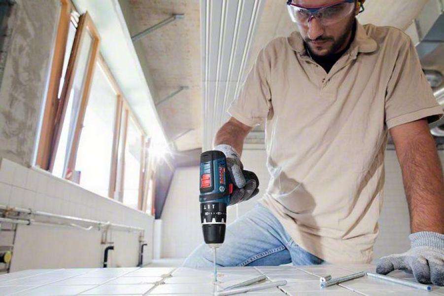 Bosch GSR 12V-15 Professional Akku-Bohrschrauber (0601868109), 2x Akku 2,0 Ah, 12 V, inkl. Ladegerät + L-Boxx