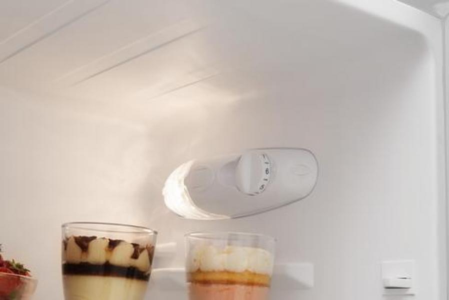 Amica KGCL 384 155-1 W Kühl-Gefrierkombination, 50 cm breit, 157 L, Automatische Abtauung, FrostControl, LED Beleuchtung, weiß