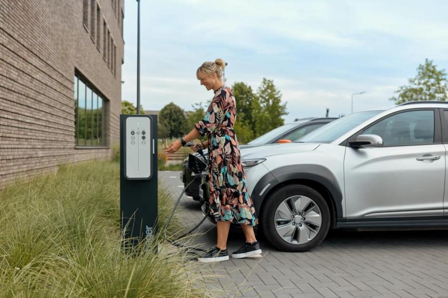 Hager XEV1R22T2ER witty share Ladestation, Wallbox, 22kW, OCPP für Lastmanagement, RFID, Ladesteckdose Typ 2, MID Eichrecht, weiß