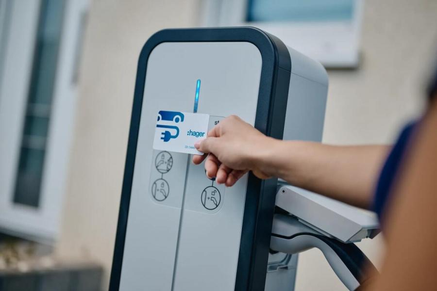 Hager XEV1R22T2ER witty share Ladestation, Wallbox, 22kW, OCPP für Lastmanagement, RFID, Ladesteckdose Typ 2, MID Eichrecht, weiß