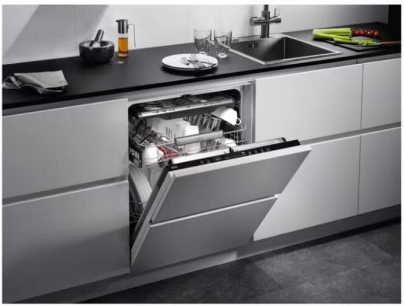 AEG FSE76738P Vollintegrierter Geschirrspüler, 60 cm breit, 14 Maßgedecke, AquaControl, WLAN, AirDry, AutoSense, 7 Spülprogramme, 4 Temperaturen, Time beam White, LED-Innenbeleuchtung