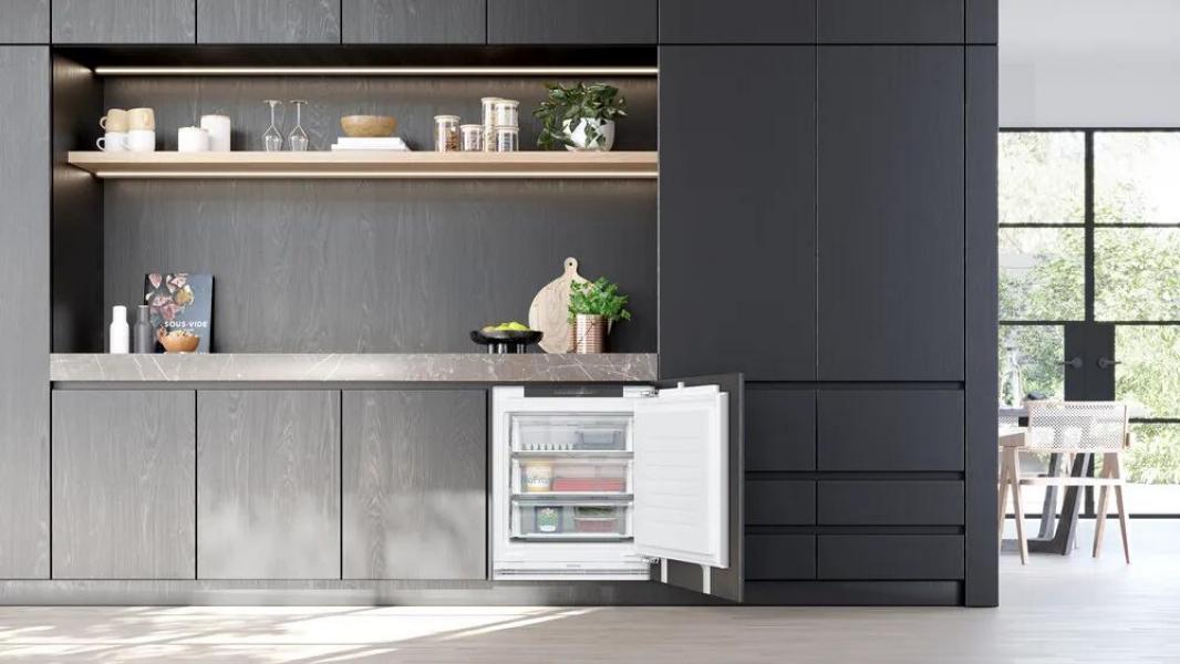 Siemens GU21NADE0 iQ500 Einbau Gefrierschrank, Nischenhöhe: 82 cm, 85 L, Flachscharnier mit Softeinzug, noFrost