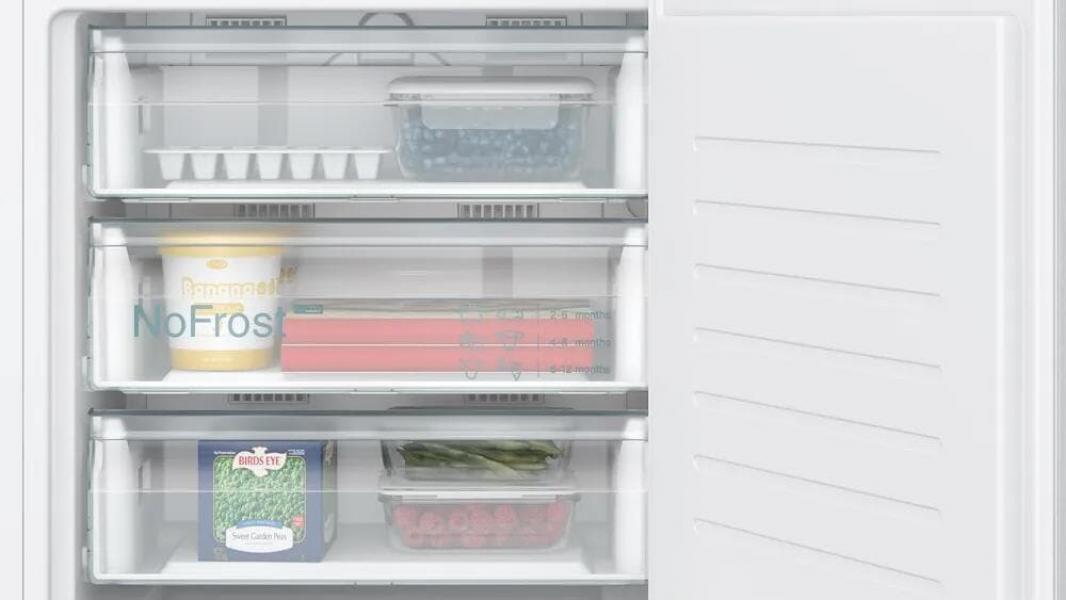 Siemens GU21NADE0 iQ500 Einbau Gefrierschrank, Nischenhöhe: 82 cm, 85 L, Flachscharnier mit Softeinzug, noFrost