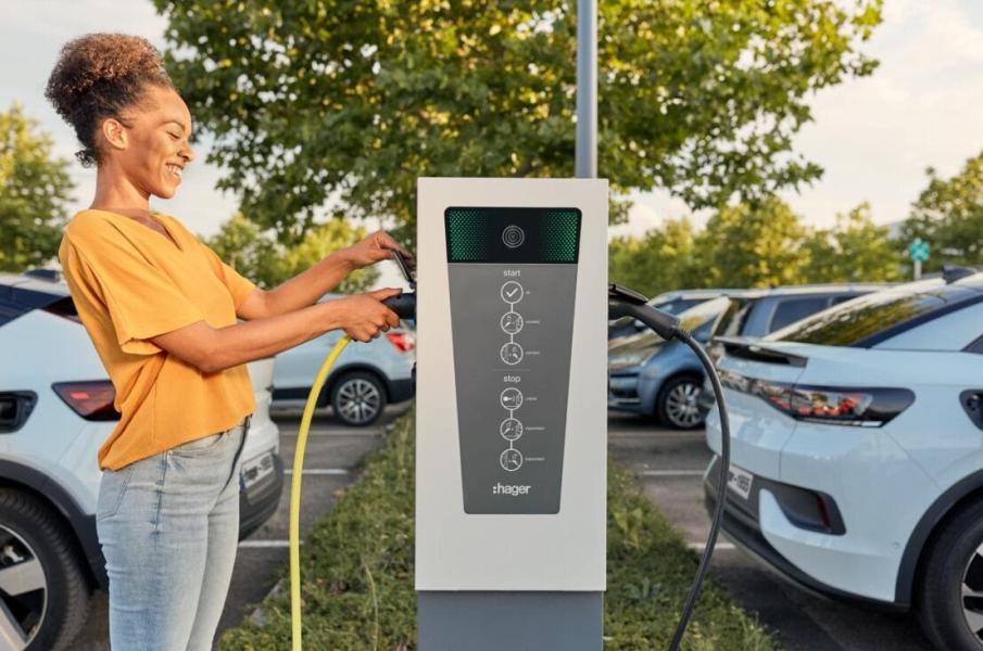 Hager XEV6523C witty park Ladestation, Wallbox, 3-phasig, 2x22kW, 2 Schuko-Ladesteckdosen Typ 2, RFID, weiß