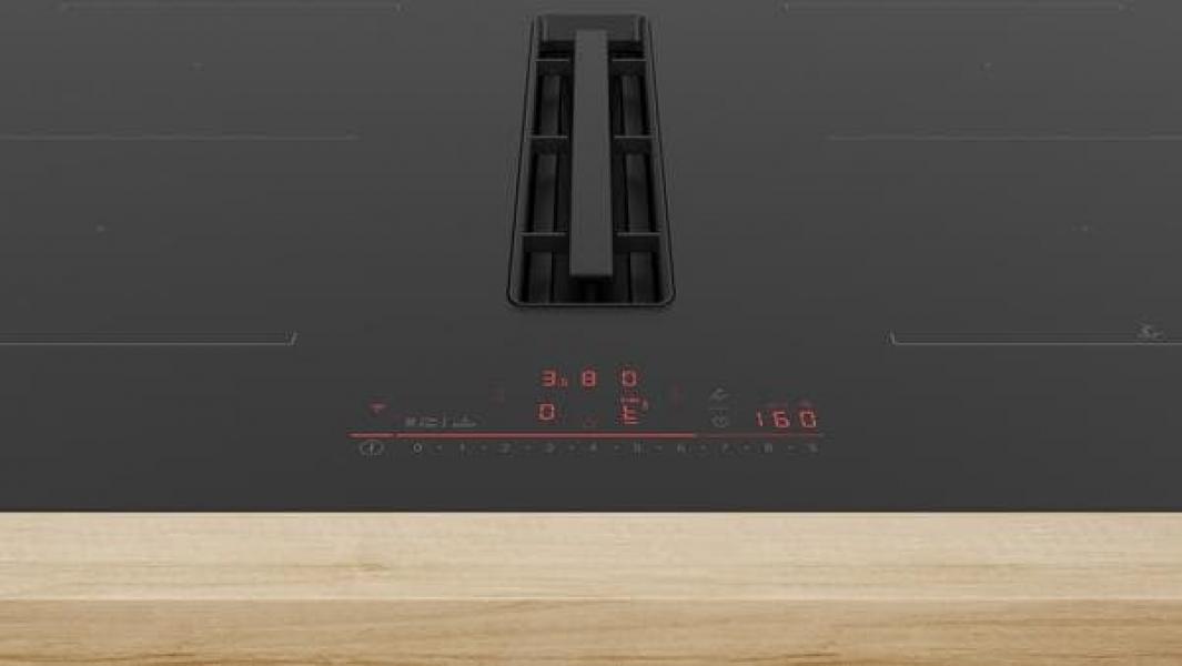 Bosch PVQ811HGA7 Serie 6 EEK:B Kochfeld mit Dunstabzug (HEZ9VDSB2 + PVQ811H26E ), 80 cm breit, 500 m³/h, Induktion, Flachkanal, DirectSelect, rahmenlos aufliegend, schwarz