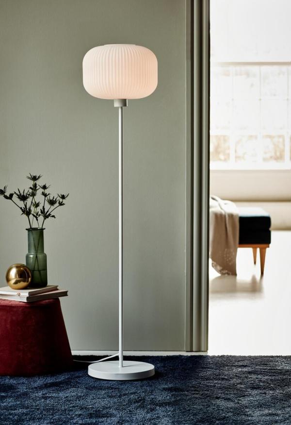 Nordlux Milford Stehlampe, E27, IP20, gerillte Oberfläche, Glas, weiß (48924001)