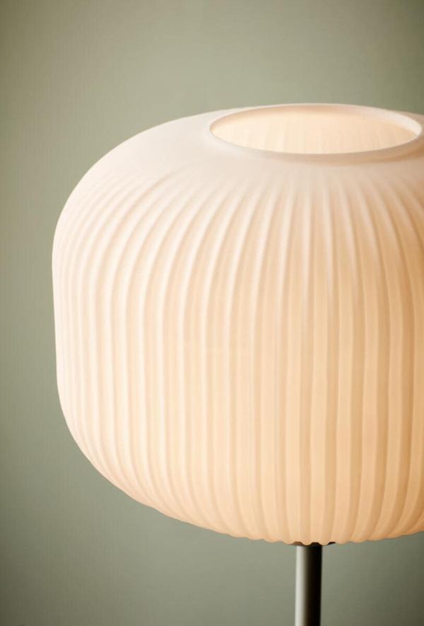 Nordlux Milford Stehlampe, E27, IP20, gerillte Oberfläche, Glas, weiß (48924001)