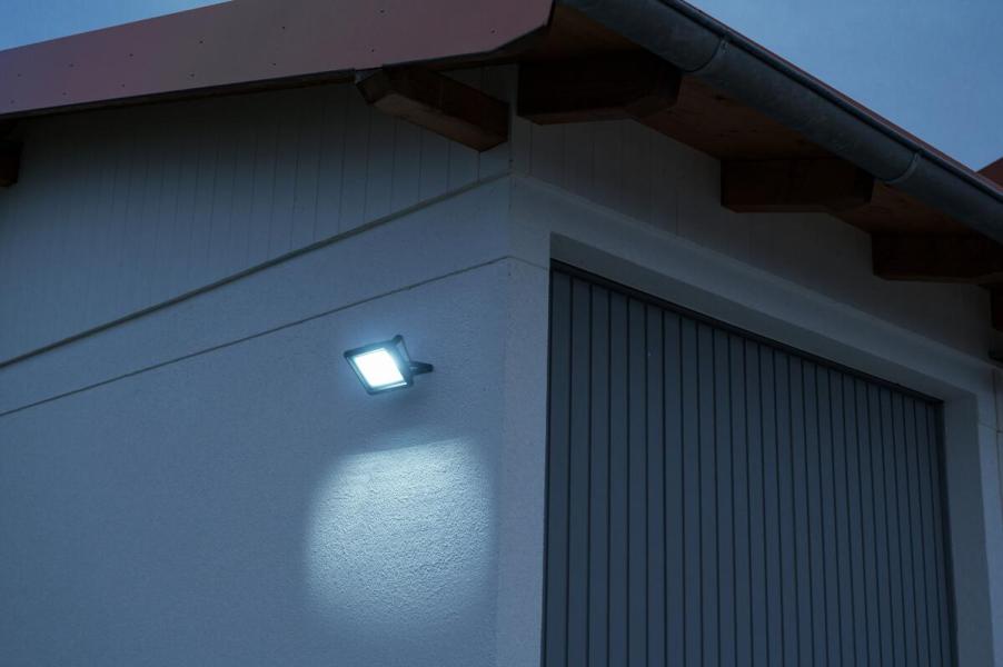 Brennenstuhl JARO 7060 LED Strahler, 5800lm, 50W, IP65, schwarz (1171250541)