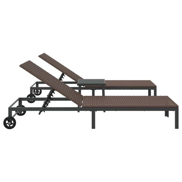 Sonnenliegen 2 Stück mit Rädern und Tisch Braun Poly Rattan