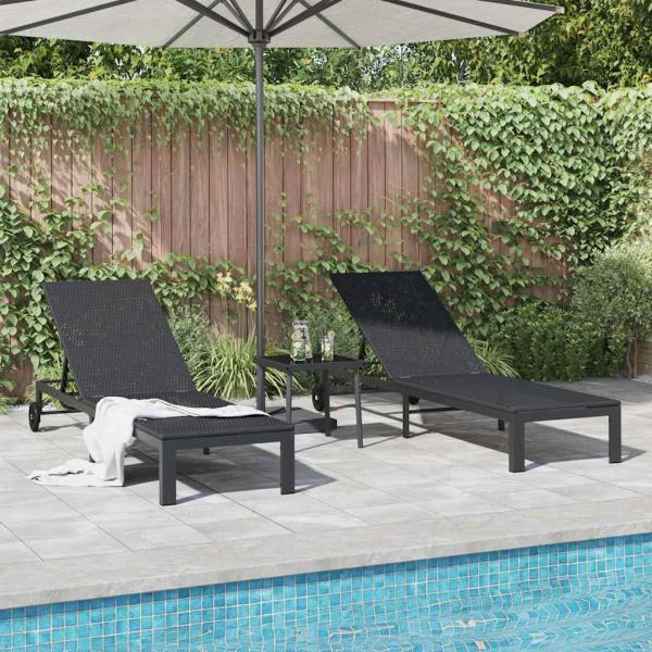 Sonnenliegen 2 Stück mit Rädern und Tisch Schwarz Poly Rattan