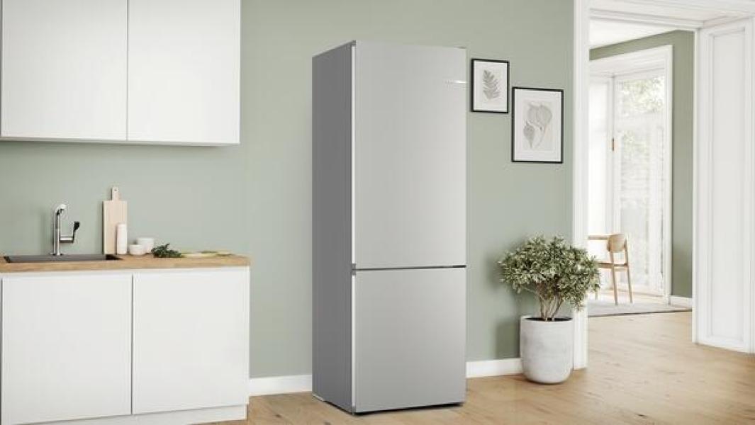 Bosch KGN492IAF Serie 4 Stand Kühl-Gefrierkombination, 70 cm breit, 440 L, Total No Frost, XXL-Fassungsvermögen, Individuelle Temperaturregelung, Super Kühlen, Gebürsteter Stahl AntiFingerprint