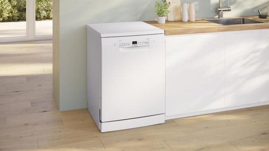 Bosch SMS2ITW09E Serie 2 Standgeschirrspüler, 60 cm breit, 13 Maßgedecke, AquaStop, VoiceControl, EcoSilence Drive, Silence on demand, weiß