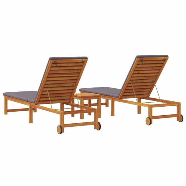 Sonnenliegen 2 Stk mit Tisch und Kissen aus Massivholz Akazie, Sonnenliege mit hellgrauen Kissen aus Massivholz Akazie, Gartenbeistelltisch 35x35x34 cm aus Massivholz Akazie