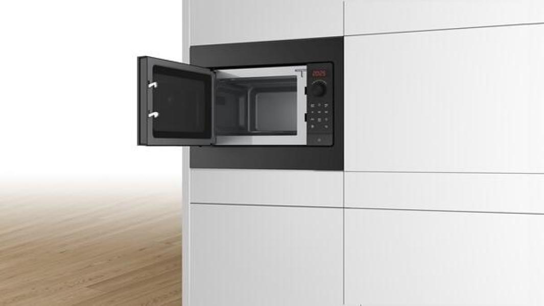 Bosch BFL523MB4 Serie 2 Einbau Mikrowelle, 800 W, 20 L, AutoPilot 7, Reinigungsunterstützung, QuickStart, Schwarz