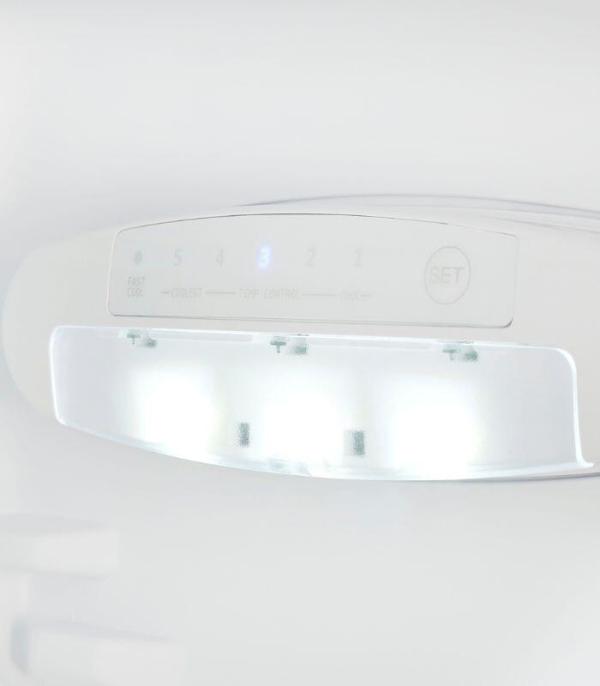 Exquisit KGC231-60-E-050C Stand Kühl-Gefrierkombination, 47,4 cm breit, 157 L, LED Beleuchtung, Super-Kühl-Modus, inoxlook