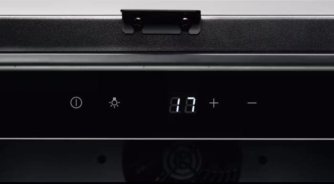 AEG AWUS052B5B 5000 Weintemperierschrank, 59,5 cm breit, 52 Standardweinflaschen, 6 Holzablagen, schwarz