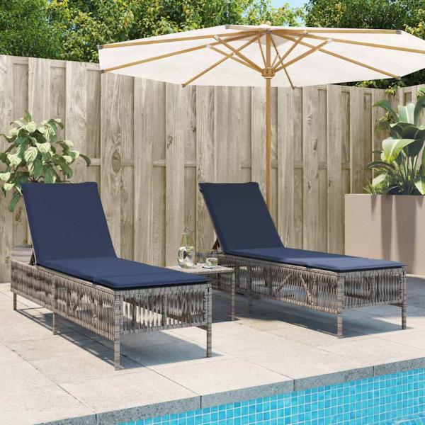 ARDEBO.de - Sonnenliegen 2 Stk. mit Tisch Grau Poly Rattan