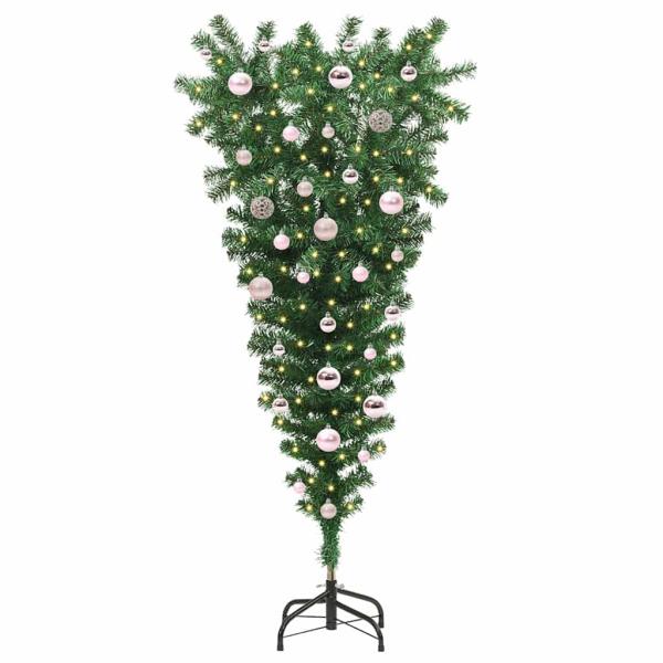 Auf den Kopf gestellter künstlicher vorgetesteter Weihnachtsbaum mit Kugelsatz