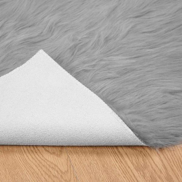 Teppich aus Kunstschaffell TAFALLA Grau 200 x 280 cm Polyester