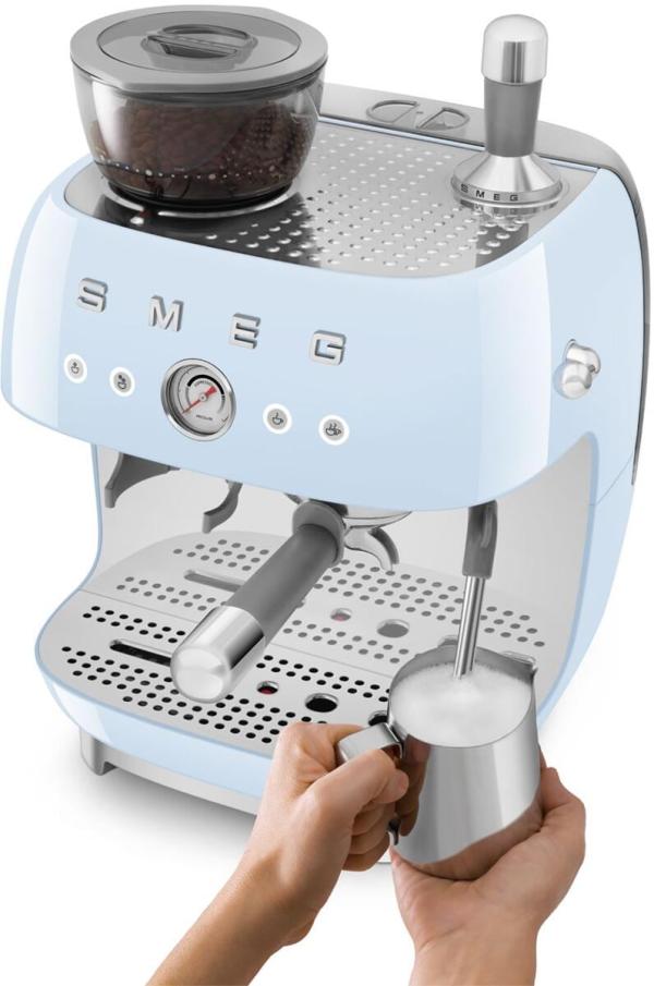 Smeg EGF03PBEU 50"s Style Siebträgermaschine, integrierter Kaffeemühle, 1650 W, 20 bar Brühdruck, 15 bar Dampfdruck, 4 Brühfunktionen, Pastellblau