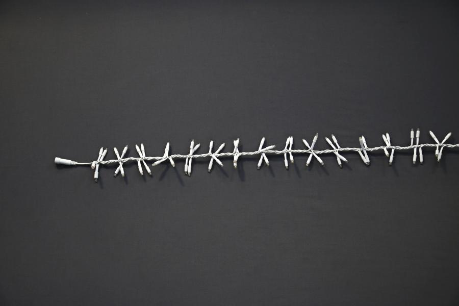 ARDEBO.de - Magic String Lite®QF+, 120 LED 2,5m, warm weiß, weißes Kabel