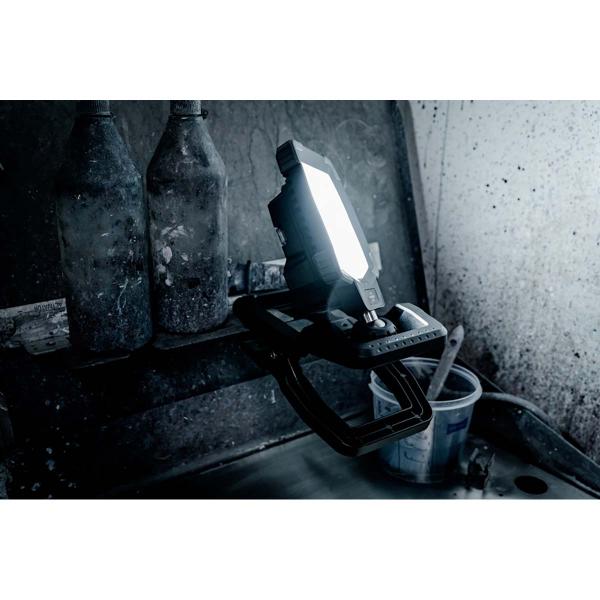 Klemmbarer LED Arbeitsstrahler 1050 MA (Akku LED Arbeitsleuchte 10W, 950lm, IP65, 12h Leuchtdauer, Engineered in Germany)